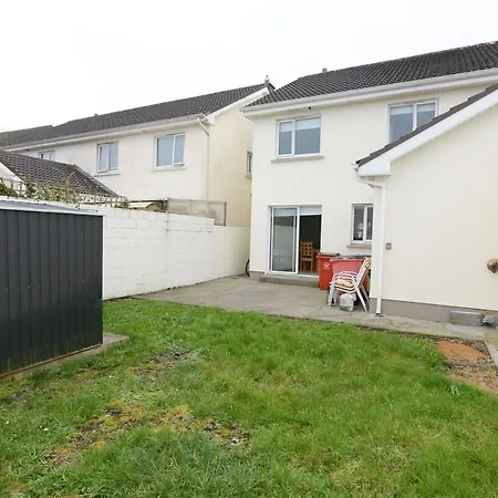 Cozy 4 Bed With Free Parking And Walk To *
