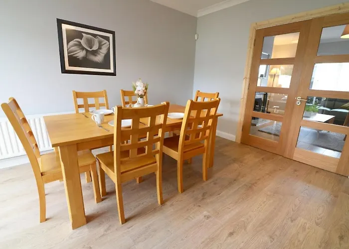 Cozy 4 Bed With Free Parking And Walk To Prázdninový dům