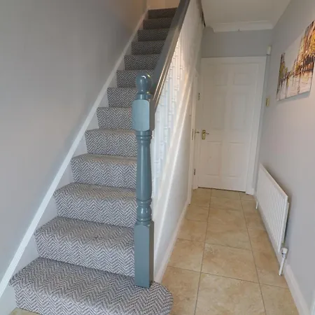 Cozy 4 Bed With Free Parking And Walk To Ferienhaus *