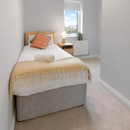 Nyaraló Cozy 4 Bed With Free Parking And Walk To *
